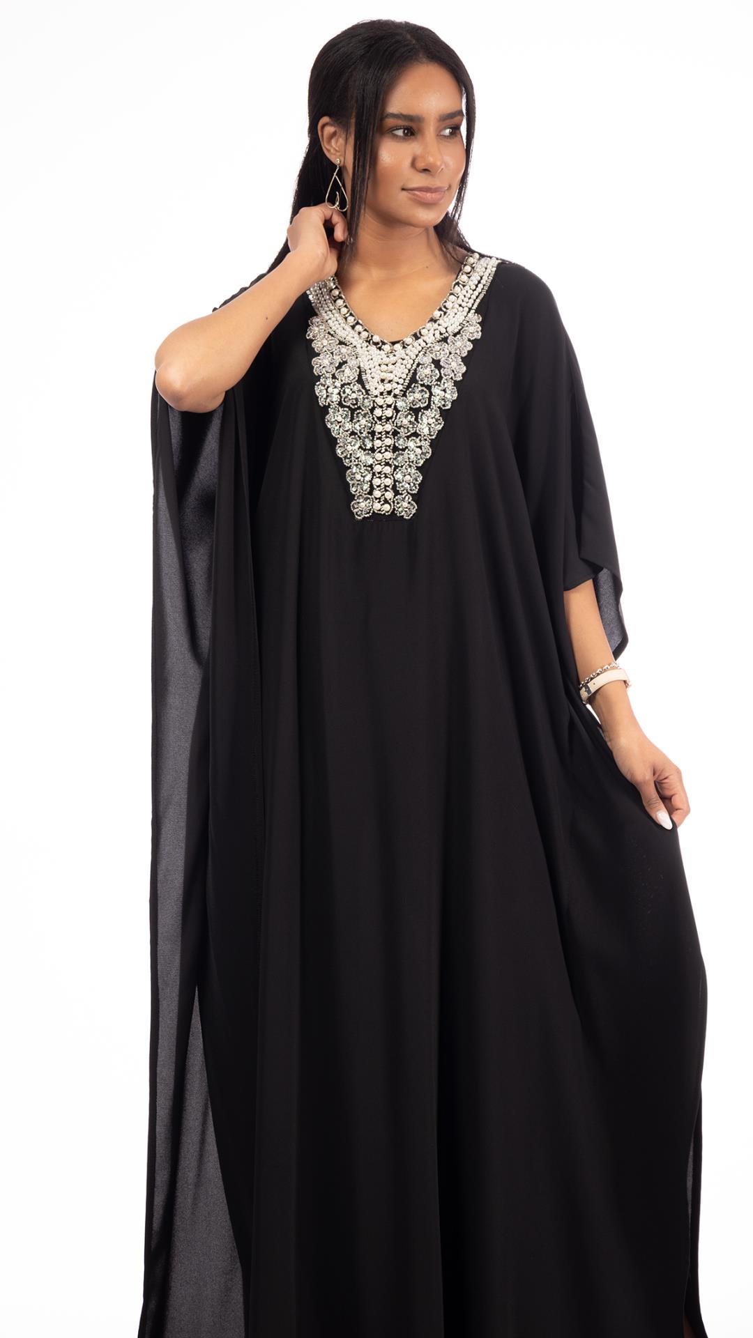 Abaya with a small hole from the side 