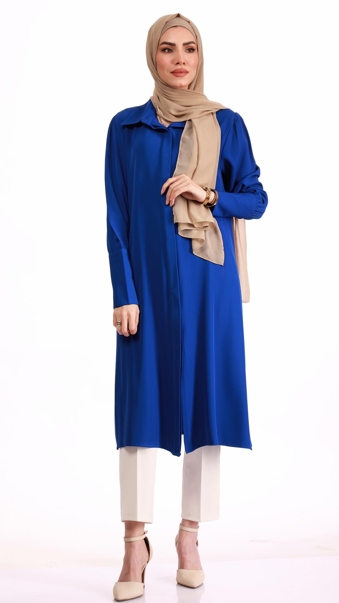 Long shirt with six buttons on sleeves