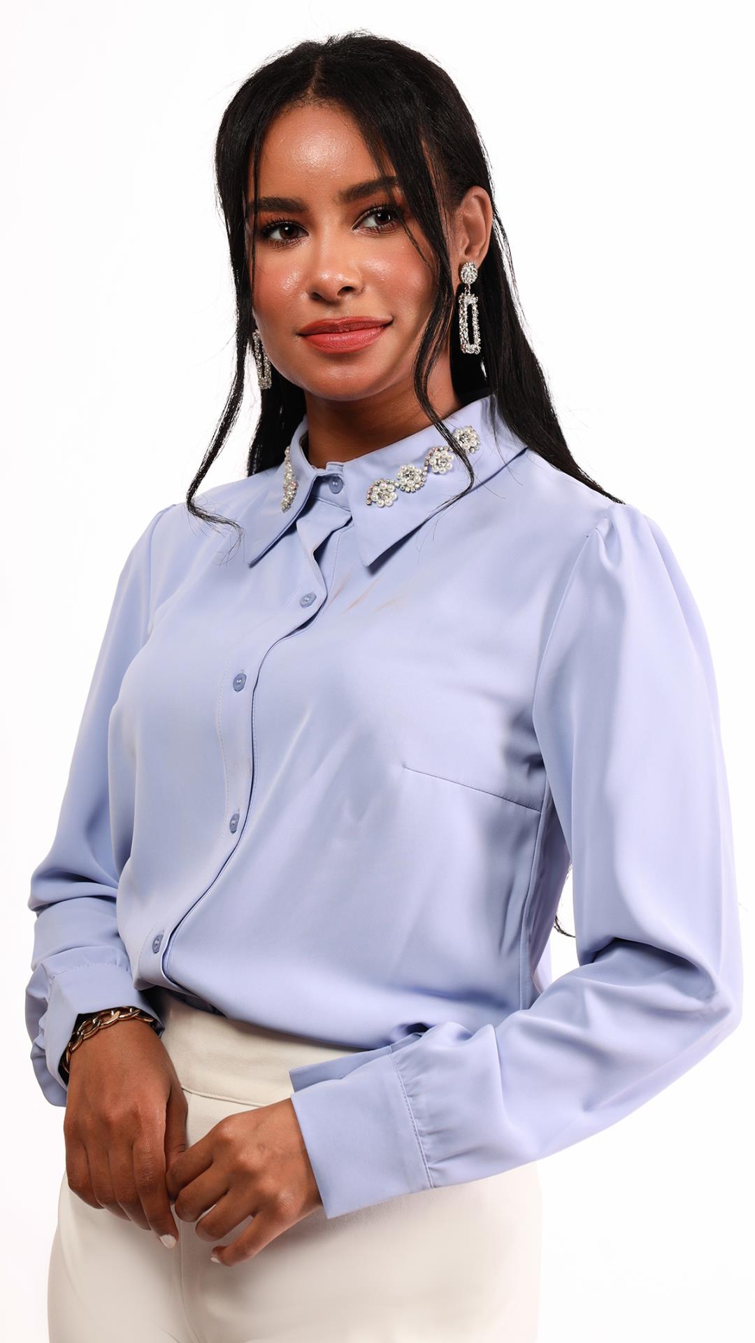 Shirt embellished with a lulu and strass on the neck