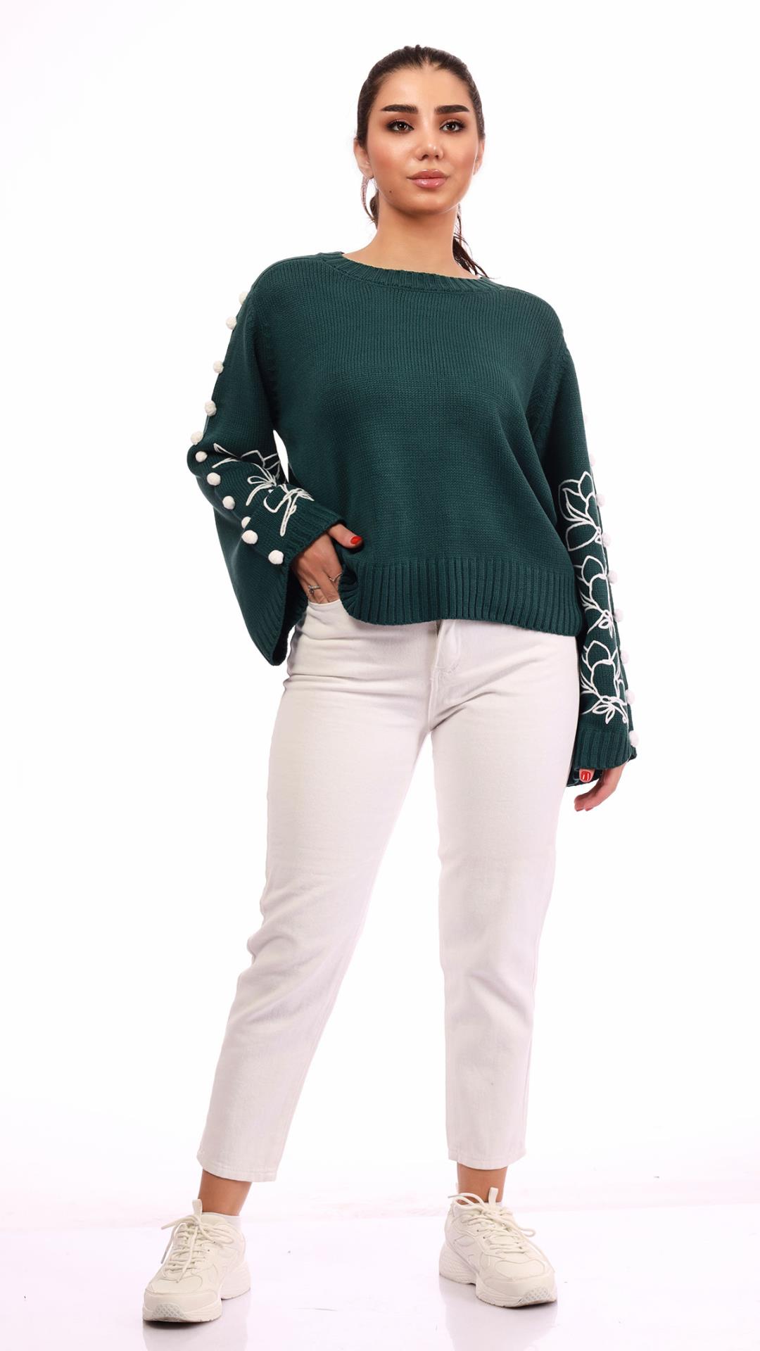 wool blouse with wide sleeves and decorated with flowers 